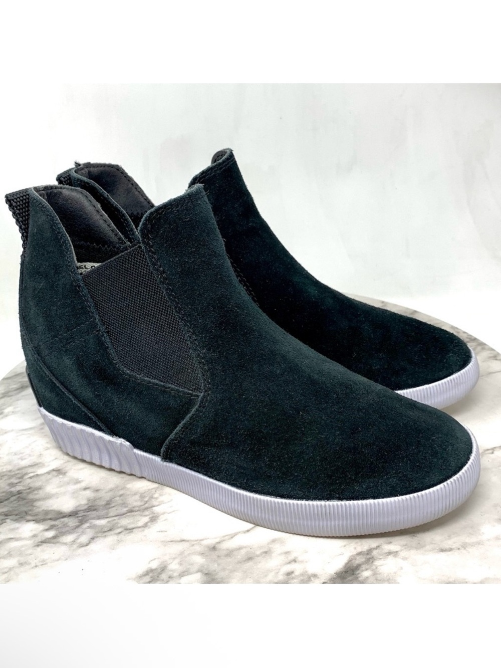 Sorel Out-N-About Hidden Wedge II Black Suede Chelsea Sneakers 8.5 Sporty Preppy